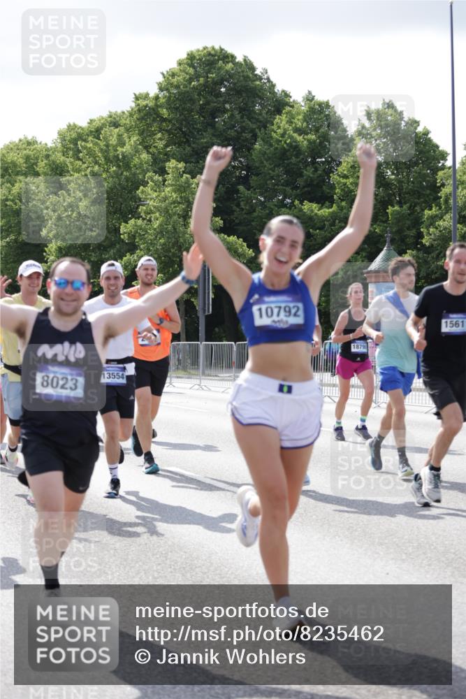 29.06.2025 - hella hamburg halbmarathon Jannik Wohlers http://msf.ph/oto/8235462 29.06.2025 09:53:26 Lombardsbrücke 1098, 2270, 2516, 2823, 2890, 2937, 3004, 4140, 4247, 4949, 5115, 5362, 5532, 5650, 6309, 6388, 6575, 7167, 7385, 7448, 7480, 7734, 8023, 8269, 9030, 9043, 9633, 9723, 10792, 11077, 11936, 12271, 13223, 13225, 13554, 13667, 14415, 14618, 14619, 14730, 14764, 15026, 15611, 15851, 16136, 16466, 16475, 16549, 16624, 16625, 16677, 16766, 17032, 17033, 17363, 17376, 17997, 18066, 18249, 18718, 18790, 18873, 18922 meine-sportfotos.de