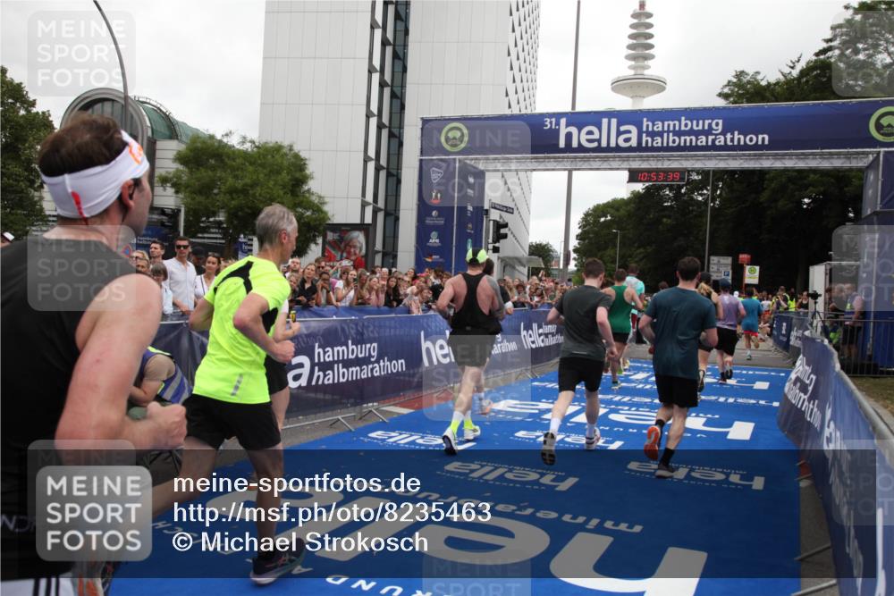 29.06.2025 - hella hamburg halbmarathon Michael Strokosch http://msf.ph/oto/8235463 29.06.2025 10:53:37 Ziel 1030, 1061, 1098, 1499, 1502, 1783, 2070, 3399, 5866, 6628, 6762, 10549, 11068, 12909, 13912, 15113, 15497, 15856, 17710, 18450, 18612, 18666 meine-sportfotos.de