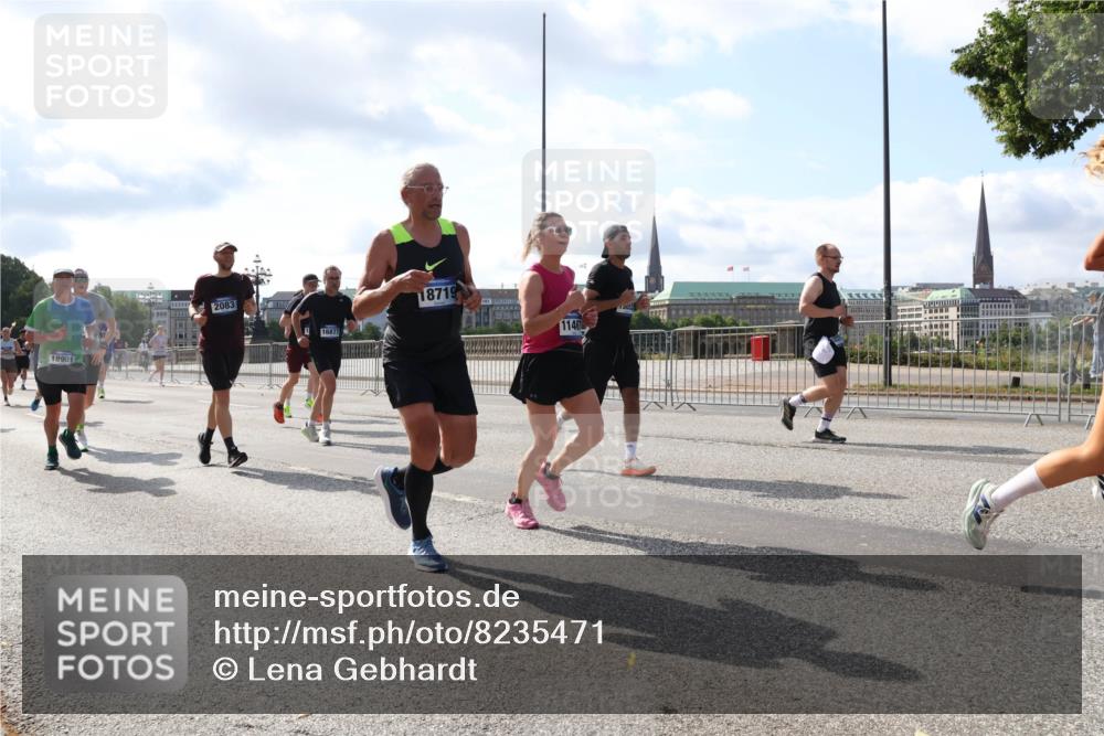 29.06.2025 - hella hamburg halbmarathon Lena Gebhardt http://msf.ph/oto/8235471 29.06.2025 09:56:13 Lombardsbrücke 1061, 1143, 1216, 1257, 1267, 1452, 1499, 1502, 1507, 1592, 1689, 2083, 2250, 2260, 2504, 2818, 2864, 2884, 2953, 3060, 3256, 3296, 3543, 3692, 3945, 4033, 4077, 4127, 4324, 4346, 4557, 4601, 4833, 5116, 5482, 5600, 5607, 5978, 6115, 6134, 6168, 6511, 6512, 6994, 7056, 7100, 7178, 7224, 7332, 7583, 7943, 8335, 8514, 8968, 8989, 8996, 9246, 9537, 10596 meine-sportfotos.de