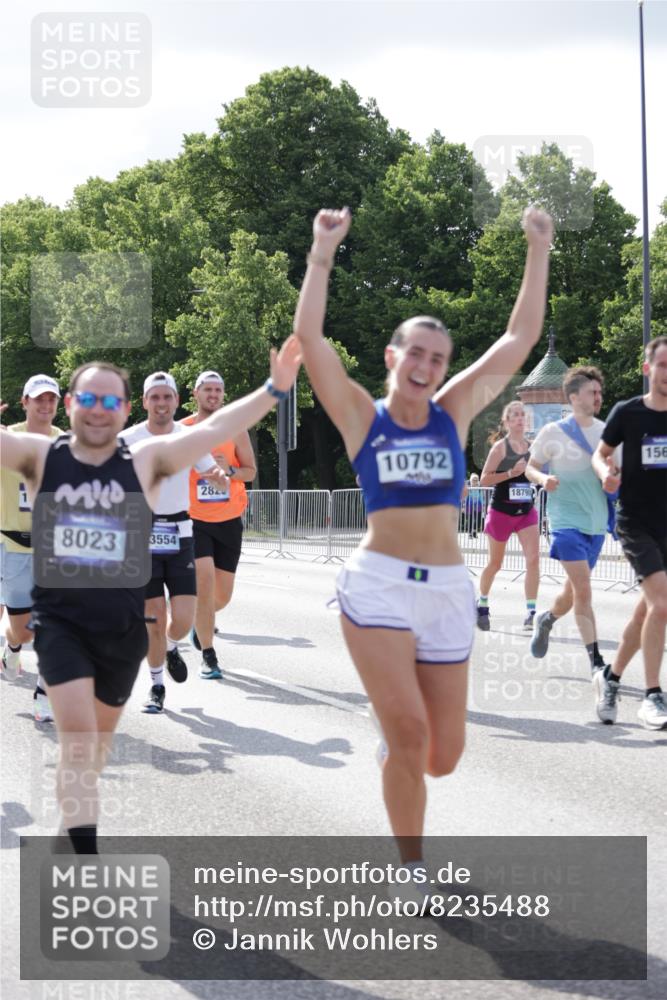 29.06.2025 - hella hamburg halbmarathon Jannik Wohlers http://msf.ph/oto/8235488 29.06.2025 09:53:26 Lombardsbrücke 1098, 2270, 2516, 2823, 2890, 2937, 3004, 4140, 4247, 4949, 5115, 5362, 5532, 5650, 6309, 6388, 6575, 7167, 7385, 7448, 7480, 7734, 8023, 8269, 9030, 9043, 9633, 9723, 10792, 11077, 11936, 12271, 13223, 13225, 13554, 13667, 14415, 14618, 14619, 14730, 14764, 15026, 15611, 15851, 16136, 16466, 16475, 16549, 16624, 16625, 16677, 16766, 17032, 17033, 17363, 17376, 17997, 18066, 18249, 18718, 18790, 18873, 18922 meine-sportfotos.de