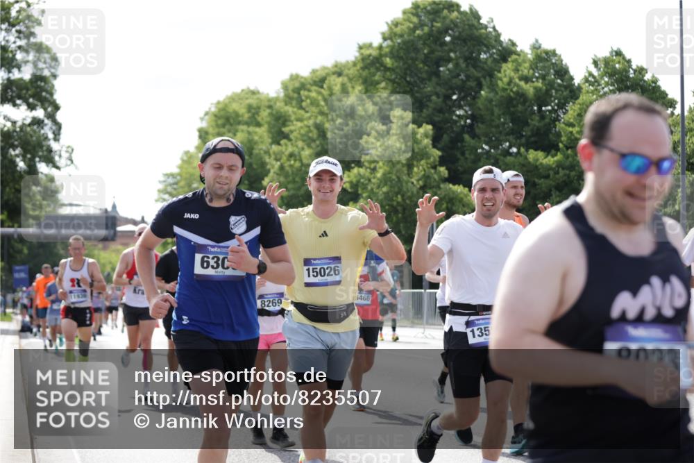 29.06.2025 - hella hamburg halbmarathon Jannik Wohlers http://msf.ph/oto/8235507 29.06.2025 09:53:27 Lombardsbrücke 1098, 2270, 2516, 2823, 2890, 2937, 3004, 4140, 4247, 4949, 5115, 5362, 5532, 5650, 6309, 6388, 6575, 7167, 7385, 7448, 7480, 7734, 8023, 8269, 9030, 9043, 9105, 9633, 10792, 11077, 11936, 12271, 13223, 13225, 13554, 13667, 14415, 14618, 14619, 14730, 14764, 15026, 15611, 15851, 16136, 16466, 16475, 16549, 16624, 16625, 16677, 16766, 17032, 17033, 17363, 17376, 17997, 18249, 18718, 18790, 18873, 19112 meine-sportfotos.de