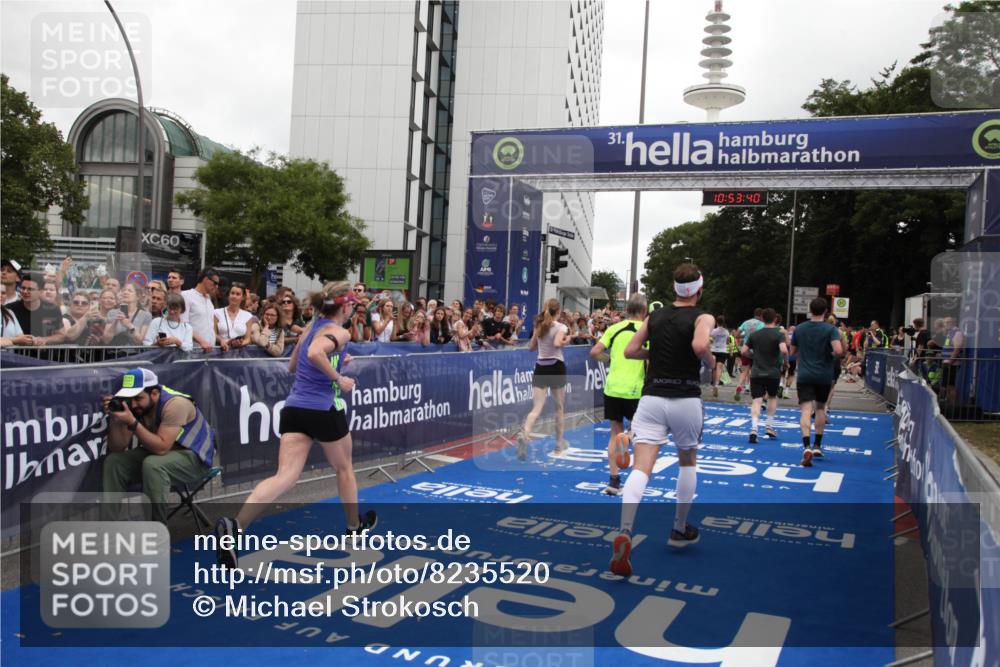 29.06.2025 - hella hamburg halbmarathon Michael Strokosch http://msf.ph/oto/8235520 29.06.2025 10:53:39 Ziel 1030, 1061, 1098, 1499, 1502, 1783, 2070, 2630, 3399, 3819, 5866, 6628, 6762, 10549, 12632, 13865, 15061, 15113, 15497, 15856, 17710, 18450, 18612, 18666, 18715 meine-sportfotos.de