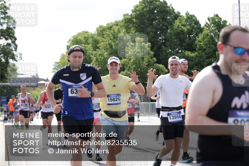 29.06.2025 - hella hamburg halbmarathon Jannik Wohlers http://msf.ph/oto/8235535 29.06.2025 09:53:27 Lombardsbrücke 1098, 2270, 2516, 2823, 2890, 2937, 3004, 4140, 4247, 4949, 5115, 5362, 5532, 5650, 6309, 6388, 6575, 7167, 7385, 7448, 7480, 7734, 8023, 8269, 9030, 9043, 9105, 9633, 10792, 11077, 11936, 12271, 13223, 13225, 13554, 13667, 14415, 14618, 14619, 14730, 14764, 15026, 15611, 15851, 16136, 16466, 16475, 16549, 16624, 16625, 16677, 16766, 17032, 17033, 17363, 17376, 17997, 18249, 18718, 18790, 18873, 19112 meine-sportfotos.de