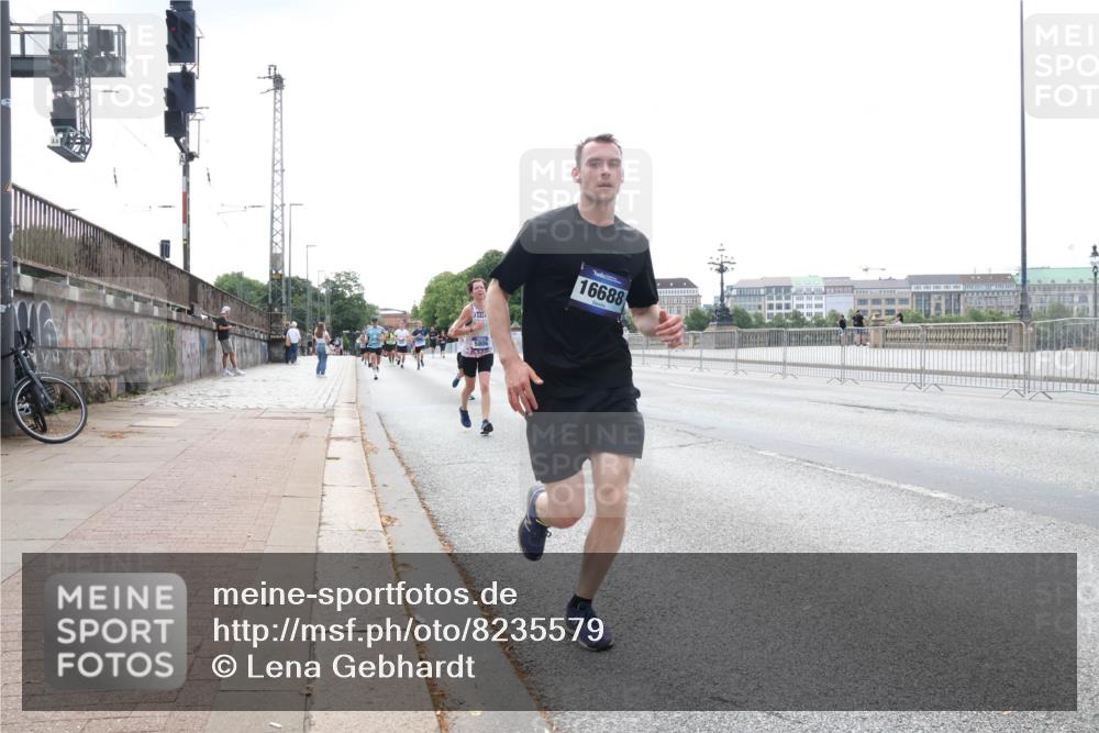 29.06.2025 - hella hamburg halbmarathon Lena Gebhardt http://msf.ph/oto/8235579 29.06.2025 10:09:29 Lombardsbrücke 1147, 1188, 1456, 1483, 1513, 1823, 1838, 2978, 4859, 5806, 5885, 6674, 7187, 8090, 8685, 9297, 9306, 9718, 9988, 10194, 10819, 11067, 11496, 12156, 12509, 12862, 13210, 13660, 13739, 14736, 15697, 16688, 16918, 17347, 17630, 18440, 18505, 18726, 18727, 19166, 19242 meine-sportfotos.de