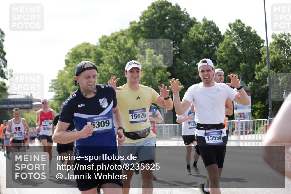 29.06.2025 - hella hamburg halbmarathon Jannik Wohlers http://msf.ph/oto/8235625 29.06.2025 09:53:27 Lombardsbrücke 1098, 2270, 2516, 2823, 2890, 2937, 3004, 4140, 4247, 4949, 5115, 5362, 5532, 5650, 6309, 6388, 6575, 7167, 7385, 7448, 7480, 7734, 8023, 8269, 9030, 9043, 9105, 9633, 10792, 11077, 11936, 12271, 13223, 13225, 13554, 13667, 14415, 14618, 14619, 14730, 14764, 15026, 15611, 15851, 16136, 16466, 16475, 16549, 16624, 16625, 16677, 16766, 17032, 17033, 17363, 17376, 17997, 18249, 18718, 18790, 18873, 19112 meine-sportfotos.de