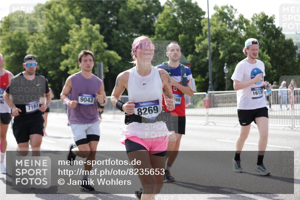 29.06.2025 - hella hamburg halbmarathon Jannik Wohlers http://msf.ph/oto/8235653 29.06.2025 09:53:29 Lombardsbrücke 1098, 2270, 2516, 2823, 2890, 2937, 4140, 4235, 4247, 4949, 5115, 5362, 5528, 5532, 5650, 6309, 6388, 6575, 7167, 7385, 7480, 7734, 8023, 8269, 9030, 9043, 9105, 9619, 9633, 10792, 11077, 11936, 13223, 13225, 13554, 13667, 14415, 14618, 14619, 14730, 14764, 15026, 15611, 15851, 16081, 16136, 16466, 16475, 16549, 16624, 16625, 16677, 16766, 17032, 17033, 17363, 17376, 17864, 17997, 18249, 18718, 18790, 18873, 19112 meine-sportfotos.de