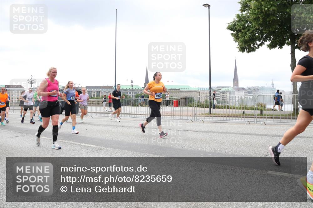 29.06.2025 - hella hamburg halbmarathon Lena Gebhardt http://msf.ph/oto/8235659 29.06.2025 11:07:00 Lombardsbrücke 1153, 1350, 1447, 1489, 2014, 2168, 2187, 2253, 2330, 2389, 2458, 2646, 2648, 2772, 3000, 3078, 3110, 3162, 3211, 3669, 3846, 3911, 3948, 3949, 4163, 4243, 4343, 4777, 4781, 4875, 4876, 4912, 4928, 5043, 5133, 5175, 5200, 5445, 5448, 6005, 6180, 6224, 6299, 6431, 6432, 6507, 6510, 6865, 7573, 7590, 8078, 8109, 8201, 8246, 8339, 8400, 8579, 8580, 8678, 8837, 8838, 9175, 9511, 9724, 9851, 9863, 9866, 9867, 9880, 9954, 10087, 10169, 10289, 10347, 10406, 10475 meine-sportfotos.de