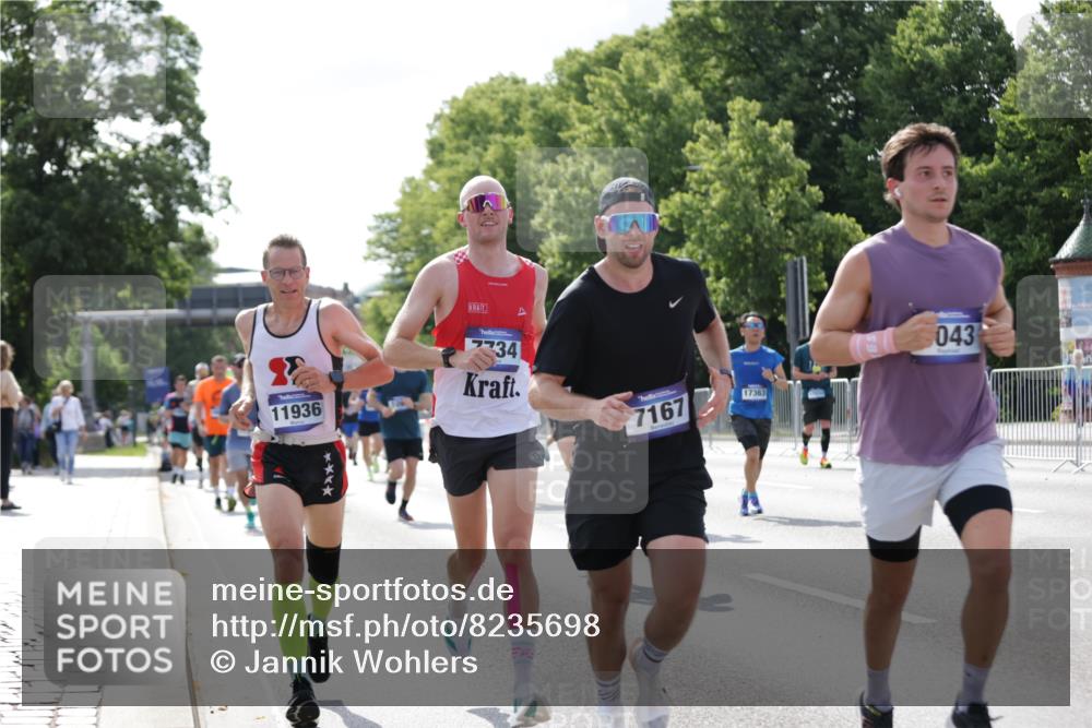 29.06.2025 - hella hamburg halbmarathon Jannik Wohlers http://msf.ph/oto/8235698 29.06.2025 09:53:29 Lombardsbrücke 1098, 2270, 2516, 2823, 2890, 2937, 4140, 4235, 4247, 4949, 5115, 5362, 5528, 5532, 5650, 6309, 6388, 6575, 7167, 7385, 7480, 7734, 8023, 8269, 9030, 9043, 9105, 9619, 9633, 10792, 11077, 11936, 13223, 13225, 13554, 13667, 14415, 14618, 14619, 14730, 14764, 15026, 15611, 15851, 16081, 16136, 16466, 16475, 16549, 16624, 16625, 16677, 16766, 17032, 17033, 17363, 17376, 17864, 17997, 18249, 18718, 18790, 18873, 19112 meine-sportfotos.de