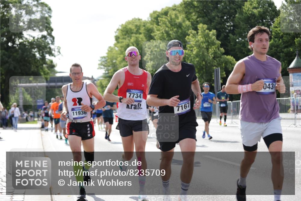 29.06.2025 - hella hamburg halbmarathon Jannik Wohlers http://msf.ph/oto/8235709 29.06.2025 09:53:29 Lombardsbrücke 1098, 2270, 2516, 2823, 2890, 2937, 4140, 4235, 4247, 4949, 5115, 5362, 5528, 5532, 5650, 6309, 6388, 6575, 7167, 7385, 7480, 7734, 8023, 8269, 9030, 9043, 9105, 9619, 9633, 10792, 11077, 11936, 13223, 13225, 13554, 13667, 14415, 14618, 14619, 14730, 14764, 15026, 15611, 15851, 16081, 16136, 16466, 16475, 16549, 16624, 16625, 16677, 16766, 17032, 17033, 17363, 17376, 17864, 17997, 18249, 18718, 18790, 18873, 19112 meine-sportfotos.de