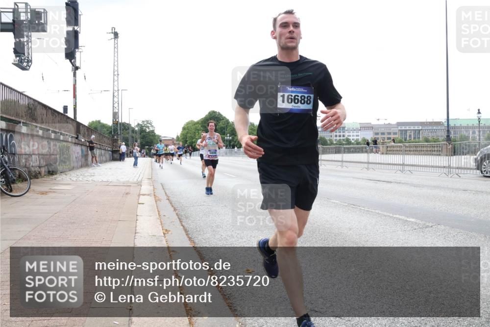 29.06.2025 - hella hamburg halbmarathon Lena Gebhardt http://msf.ph/oto/8235720 29.06.2025 10:09:30 Lombardsbrücke 1147, 1188, 1456, 1483, 1513, 1823, 1838, 2978, 4859, 5806, 5885, 6674, 7187, 8090, 8685, 9297, 9306, 9718, 9988, 10194, 10819, 11067, 11496, 12156, 12255, 12509, 12862, 13210, 13660, 13739, 14736, 15697, 16688, 16918, 17347, 17630, 18440, 18726, 18727, 19166, 19242 meine-sportfotos.de