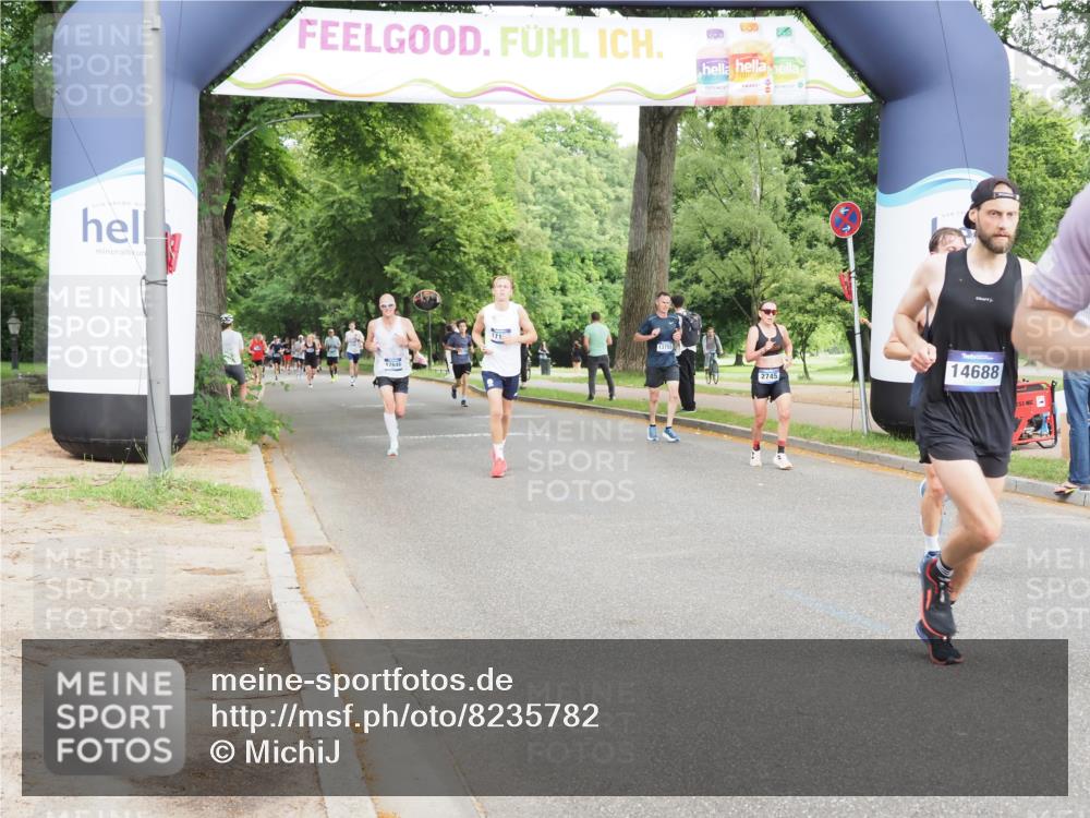 29.06.2025 - hella hamburg halbmarathon MichiJ http://msf.ph/oto/8235782 29.06.2025 10:27:03 Zwischen KM18-KM19 1710, 6684, 12137, 14688, 14992, 17726, 18276, 18529 meine-sportfotos.de