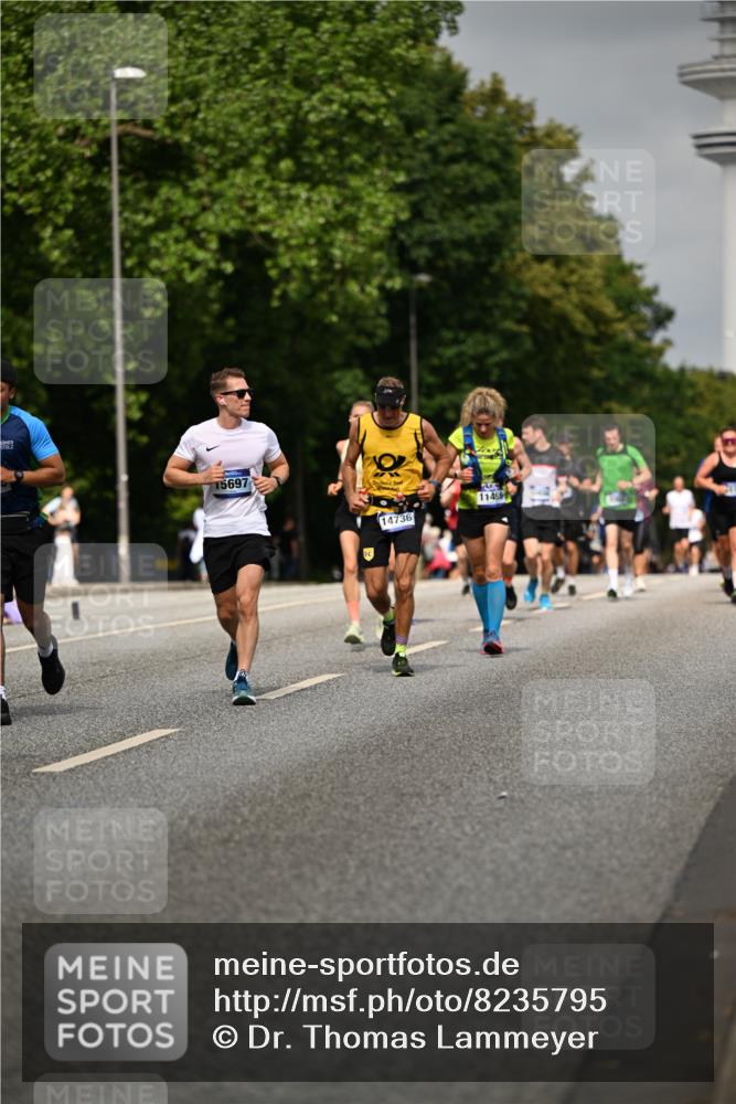 29.06.2025 - hella hamburg halbmarathon Dr. Thomas Lammeyer http://msf.ph/oto/8235795 29.06.2025 10:13:41 Kennedybrücke 1838, 3921, 5511, 7187, 7333, 7636, 8219, 9366, 9434, 9674, 9781, 10036, 10819, 10943, 11067 meine-sportfotos.de