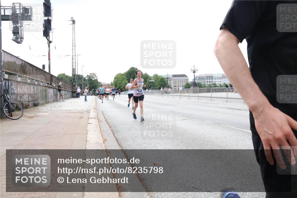 29.06.2025 - hella hamburg halbmarathon Lena Gebhardt http://msf.ph/oto/8235798 29.06.2025 10:09:30 Lombardsbrücke 1147, 1188, 1456, 1483, 1513, 1823, 1838, 2978, 4859, 5806, 5885, 6674, 7187, 8090, 8685, 9297, 9306, 9718, 9988, 10194, 10819, 11067, 11496, 12156, 12255, 12509, 12862, 13210, 13660, 13739, 14736, 15697, 16688, 16918, 17347, 17630, 18440, 18726, 18727, 19166, 19242 meine-sportfotos.de