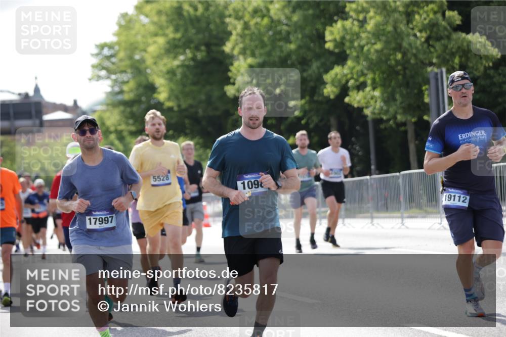 29.06.2025 - hella hamburg halbmarathon Jannik Wohlers http://msf.ph/oto/8235817 29.06.2025 09:53:32 Lombardsbrücke 1098, 1902, 2270, 2516, 2823, 4140, 4235, 4237, 4247, 4949, 5115, 5528, 5532, 5650, 6198, 6309, 6575, 7167, 7734, 8023, 8269, 9030, 9043, 9105, 9482, 9619, 10792, 11077, 11936, 12084, 13223, 13225, 13297, 13554, 14415, 14618, 14619, 14730, 15026, 15365, 15611, 15784, 15851, 15950, 16081, 16136, 16466, 16475, 16549, 16624, 16625, 16677, 16766, 17032, 17033, 17363, 17376, 17864, 17997, 18249, 18718, 18790, 18873, 19112 meine-sportfotos.de