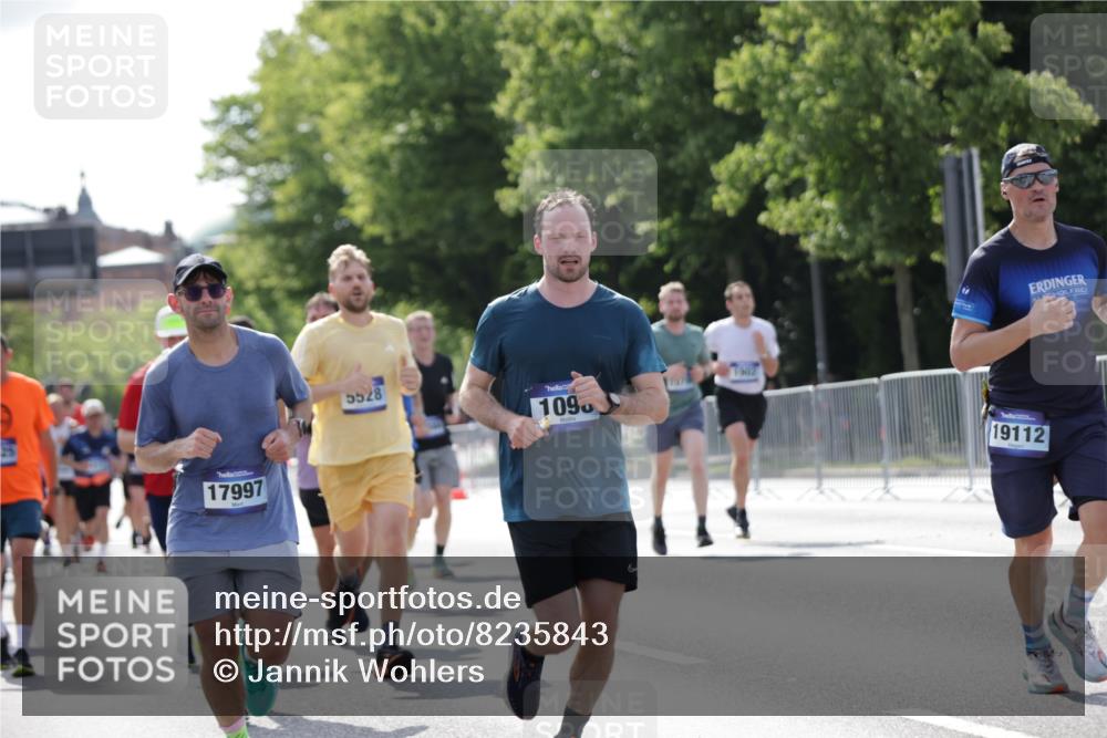 29.06.2025 - hella hamburg halbmarathon Jannik Wohlers http://msf.ph/oto/8235843 29.06.2025 09:53:32 Lombardsbrücke 1098, 1902, 2270, 2516, 2823, 4140, 4235, 4237, 4247, 4949, 5115, 5528, 5532, 5650, 6198, 6309, 6575, 7167, 7734, 8023, 8269, 9030, 9043, 9105, 9482, 9619, 10792, 11077, 11936, 12084, 13223, 13225, 13297, 13554, 14415, 14618, 14619, 14730, 15026, 15365, 15611, 15784, 15851, 15950, 16081, 16136, 16466, 16475, 16549, 16624, 16625, 16677, 16766, 17032, 17033, 17363, 17376, 17864, 17997, 18249, 18718, 18790, 18873, 19112 meine-sportfotos.de