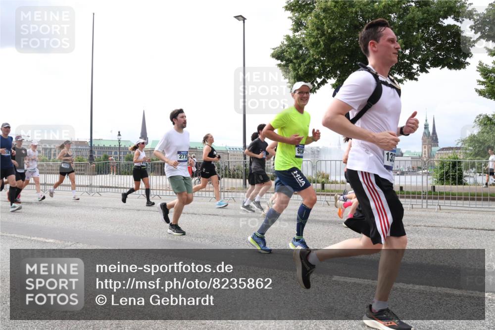 29.06.2025 - hella hamburg halbmarathon Lena Gebhardt http://msf.ph/oto/8235862 29.06.2025 10:33:41 Lombardsbrücke 1189, 1275, 1417, 1764, 1896, 1995, 2085, 2342, 2482, 2776, 2838, 3170, 3264, 3340, 3341, 3345, 3560, 3812, 4164, 4361, 4433, 4445, 4449, 4479, 4696, 4942, 5075, 5096, 5141, 5557, 5561, 5566, 5569, 5691, 5821, 5822, 5887, 6109, 6364, 6515, 6516, 6773, 6854, 6956, 6999, 7027, 7565, 7653, 7705, 8021, 8157, 8202, 8282, 8375, 8377, 8383, 8401, 8891, 9094, 9234, 9258, 9438, 9591, 9592, 9750, 9780, 9799, 9875, 9995, 10007, 10071, 10561, 11811, 11826 meine-sportfotos.de