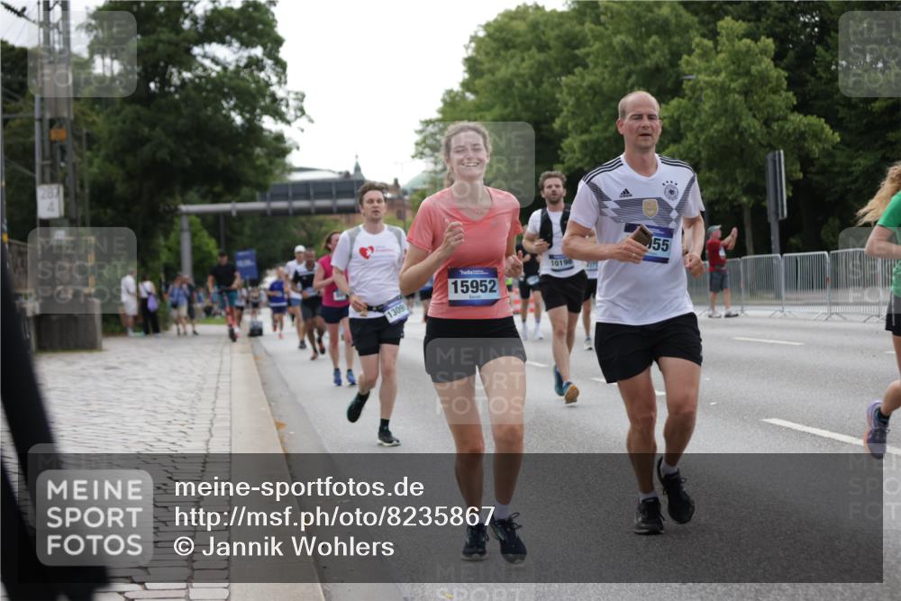 29.06.2025 - hella hamburg halbmarathon Jannik Wohlers http://msf.ph/oto/8235867 29.06.2025 10:28:45 Lombardsbrücke 2688, 4161, 4362, 4373, 4982, 6345, 7169, 7449, 8048, 10198, 10808, 11989, 12099, 12404, 12442, 12958, 13090, 15952, 15955, 16673, 18414 meine-sportfotos.de