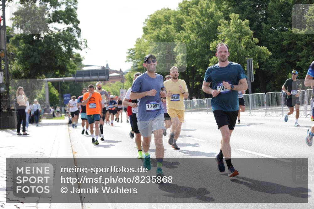 29.06.2025 - hella hamburg halbmarathon Jannik Wohlers http://msf.ph/oto/8235868 29.06.2025 09:53:33 Lombardsbrücke 1098, 1413, 1902, 2270, 2516, 2823, 4235, 4237, 4949, 5115, 5528, 5650, 6198, 6309, 6575, 7167, 7734, 8023, 8269, 8928, 9030, 9043, 9105, 9482, 9619, 10792, 11077, 11936, 12084, 13223, 13225, 13297, 13554, 14415, 14618, 14619, 14730, 15026, 15365, 15611, 15784, 15851, 15950, 16081, 16136, 16466, 16475, 16549, 16624, 16625, 16677, 17033, 17363, 17376, 17864, 17997, 18249, 18718, 18790, 18873, 19112 meine-sportfotos.de