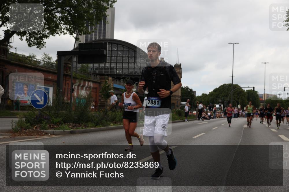 29.06.2025 - hella hamburg halbmarathon Yannick Fuchs http://msf.ph/oto/8235869 29.06.2025 11:04:54 20KM 2990, 3756, 4583, 5036, 6664, 7195, 7809, 7810, 7881, 8001, 8275, 8727, 8854, 9113, 9338, 9492, 10297, 10775, 10858, 11582, 11780, 12658, 12928, 12929, 13475, 13683, 13835, 14413, 15085, 15531, 15772, 16323, 18218, 18493 meine-sportfotos.de