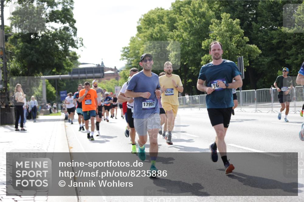 29.06.2025 - hella hamburg halbmarathon Jannik Wohlers http://msf.ph/oto/8235886 29.06.2025 09:53:33 Lombardsbrücke 1098, 1413, 1902, 2270, 2516, 2823, 4235, 4237, 4949, 5115, 5528, 5650, 6198, 6309, 6575, 7167, 7734, 8023, 8269, 8928, 9030, 9043, 9105, 9482, 9619, 10792, 11077, 11936, 12084, 13223, 13225, 13297, 13554, 14415, 14618, 14619, 14730, 15026, 15365, 15611, 15784, 15851, 15950, 16081, 16136, 16466, 16475, 16549, 16624, 16625, 16677, 17033, 17363, 17376, 17864, 17997, 18249, 18718, 18790, 18873, 19112 meine-sportfotos.de
