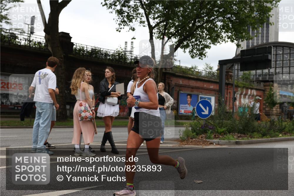 29.06.2025 - hella hamburg halbmarathon Yannick Fuchs http://msf.ph/oto/8235893 29.06.2025 11:04:55 20KM 1830, 2990, 3756, 4583, 5036, 6664, 7195, 7462, 7809, 7810, 7881, 8001, 8275, 8727, 8854, 9113, 9338, 9492, 10297, 10775, 10858, 11582, 11780, 12928, 12929, 13475, 13683, 13835, 14413, 15085, 15531, 15772, 16323, 18218, 18493 meine-sportfotos.de
