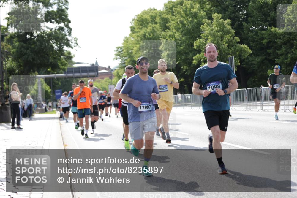 29.06.2025 - hella hamburg halbmarathon Jannik Wohlers http://msf.ph/oto/8235897 29.06.2025 09:53:33 Lombardsbrücke 1098, 1413, 1902, 2270, 2516, 2823, 4235, 4237, 4949, 5115, 5528, 5650, 6198, 6309, 6575, 7167, 7734, 8023, 8269, 8928, 9030, 9043, 9105, 9482, 9619, 10792, 11077, 11936, 12084, 13223, 13225, 13297, 13554, 14415, 14618, 14619, 14730, 15026, 15365, 15611, 15784, 15851, 15950, 16081, 16136, 16466, 16475, 16549, 16624, 16625, 16677, 17033, 17363, 17376, 17864, 17997, 18249, 18718, 18790, 18873, 19112 meine-sportfotos.de