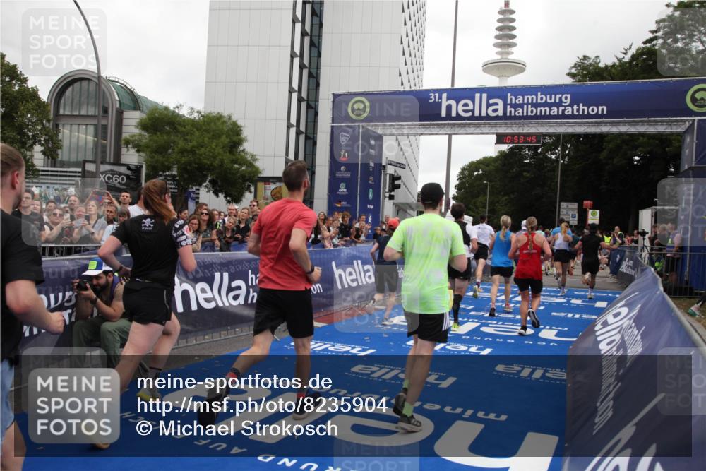29.06.2025 - hella hamburg halbmarathon Michael Strokosch http://msf.ph/oto/8235904 29.06.2025 10:53:44 Ziel 1502, 2058, 2082, 2518, 2630, 3399, 3819, 5399, 6762, 10549, 10895, 11588, 11589, 11604, 12632, 13865, 14702, 14818, 15061, 15441, 15856, 16092, 17482, 18143, 18514, 18666, 18715 meine-sportfotos.de