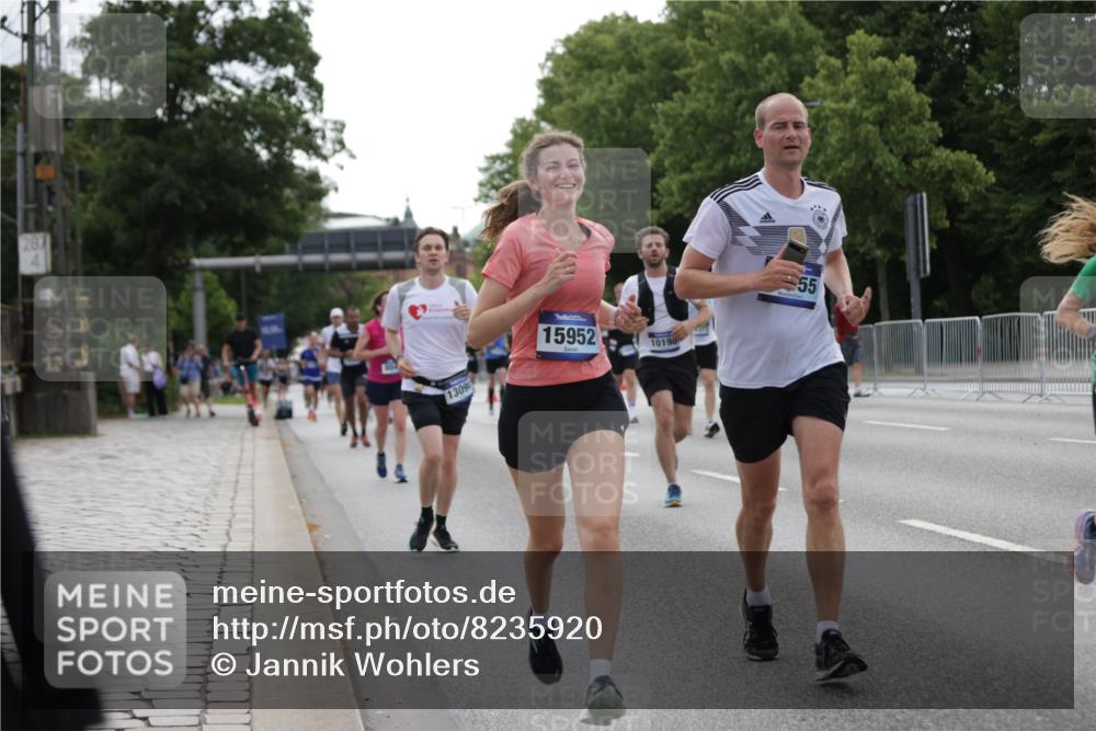 29.06.2025 - hella hamburg halbmarathon Jannik Wohlers http://msf.ph/oto/8235920 29.06.2025 10:28:46 Lombardsbrücke 1230, 2688, 4161, 4362, 4373, 4982, 6345, 7169, 7449, 8048, 10198, 10641, 10808, 11989, 12099, 12404, 12442, 12958, 13090, 15952, 15955, 16673, 18414 meine-sportfotos.de