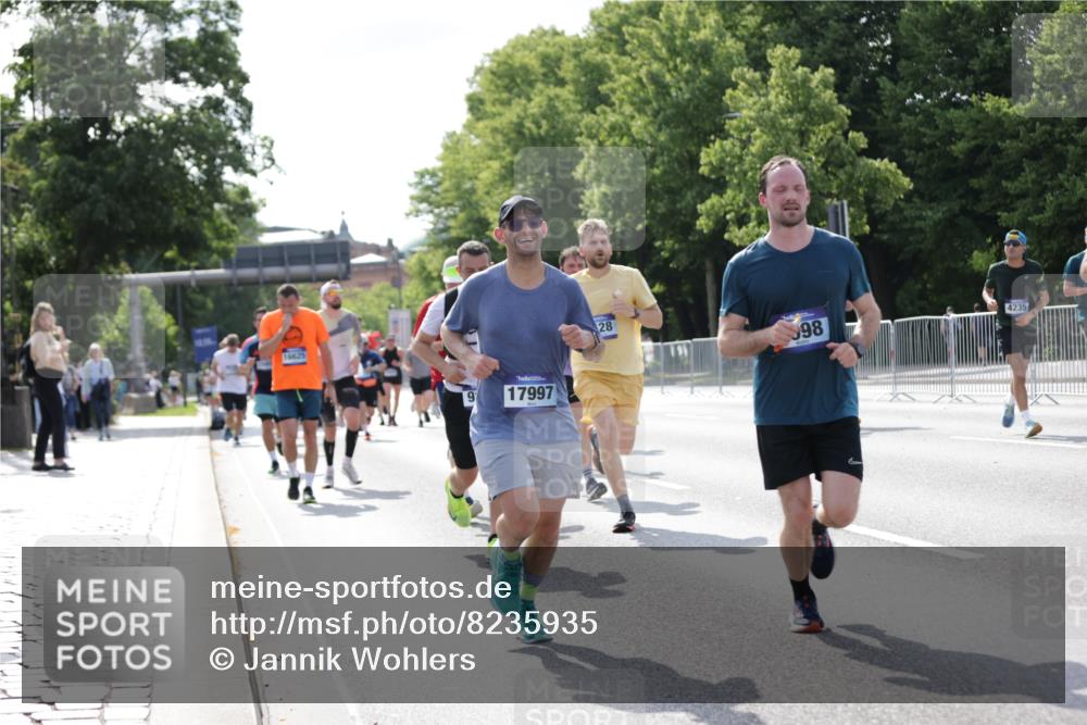 29.06.2025 - hella hamburg halbmarathon Jannik Wohlers http://msf.ph/oto/8235935 29.06.2025 09:53:34 Lombardsbrücke 1098, 1413, 1476, 1902, 2270, 2516, 2823, 4235, 4237, 4949, 5115, 5528, 6198, 6309, 6575, 7167, 7734, 8023, 8269, 8928, 9030, 9043, 9105, 9482, 9619, 10792, 11077, 11936, 12084, 12679, 13223, 13225, 13297, 13554, 14415, 14618, 14619, 14730, 15026, 15365, 15611, 15784, 15851, 15950, 16081, 16136, 16466, 16475, 16549, 16624, 16625, 16677, 17033, 17363, 17376, 17451, 17864, 17997, 18249, 18718, 18790, 18873, 19112 meine-sportfotos.de