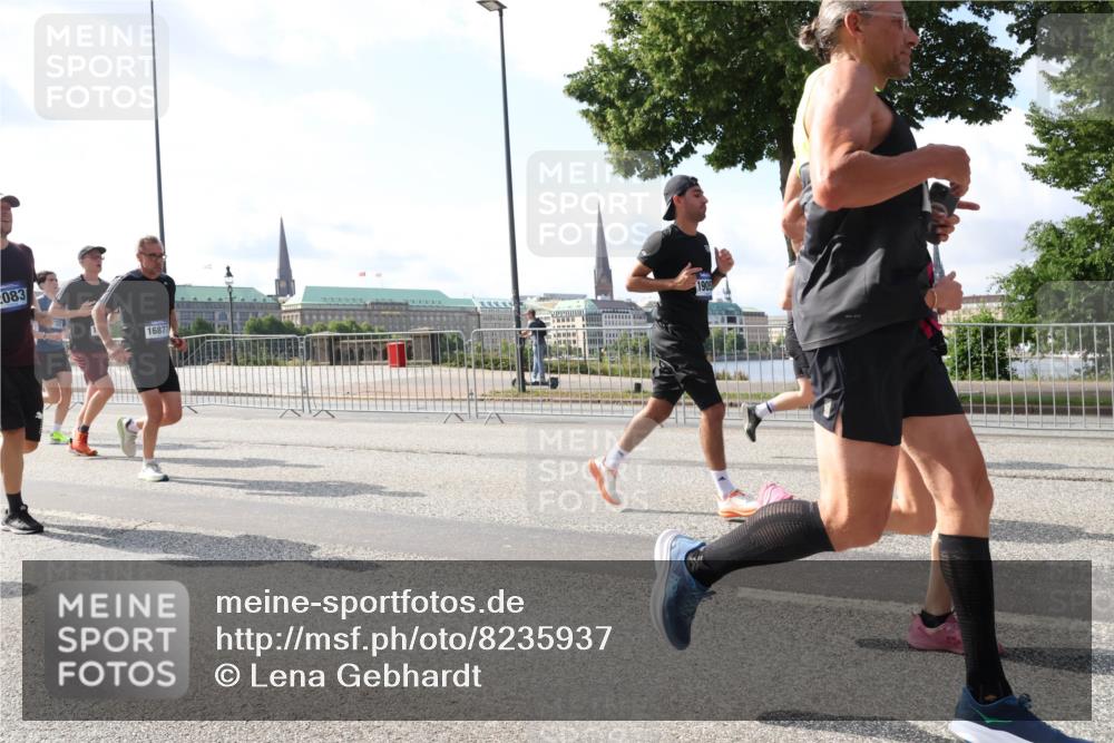 29.06.2025 - hella hamburg halbmarathon Lena Gebhardt http://msf.ph/oto/8235937 29.06.2025 09:56:14 Lombardsbrücke 1061, 1143, 1216, 1257, 1267, 1452, 1499, 1502, 1507, 1592, 1689, 2082, 2083, 2250, 2260, 2504, 2771, 2818, 2864, 2884, 2953, 3060, 3256, 3296, 3543, 3692, 4033, 4077, 4127, 4324, 4346, 4557, 4601, 4833, 5116, 5482, 5600, 5607, 5978, 6115, 6134, 6168, 6511, 6512, 6994, 7056, 7100, 7178, 7224, 7332, 7583, 7943, 8335, 8514, 8968, 8989, 8996, 9246, 9537, 10596 meine-sportfotos.de