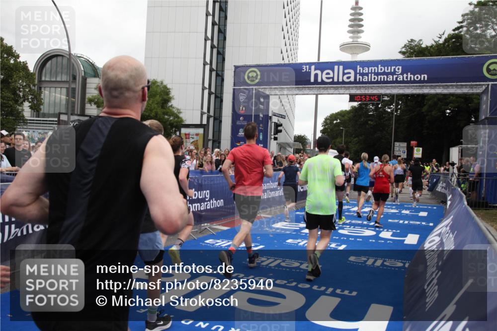 29.06.2025 - hella hamburg halbmarathon Michael Strokosch http://msf.ph/oto/8235940 29.06.2025 10:53:44 Ziel 1502, 2058, 2082, 2518, 2630, 3399, 3819, 5399, 6762, 10549, 10895, 11588, 11589, 11604, 12632, 13865, 14702, 14818, 15061, 15441, 15856, 16092, 17482, 18143, 18514, 18666, 18715 meine-sportfotos.de