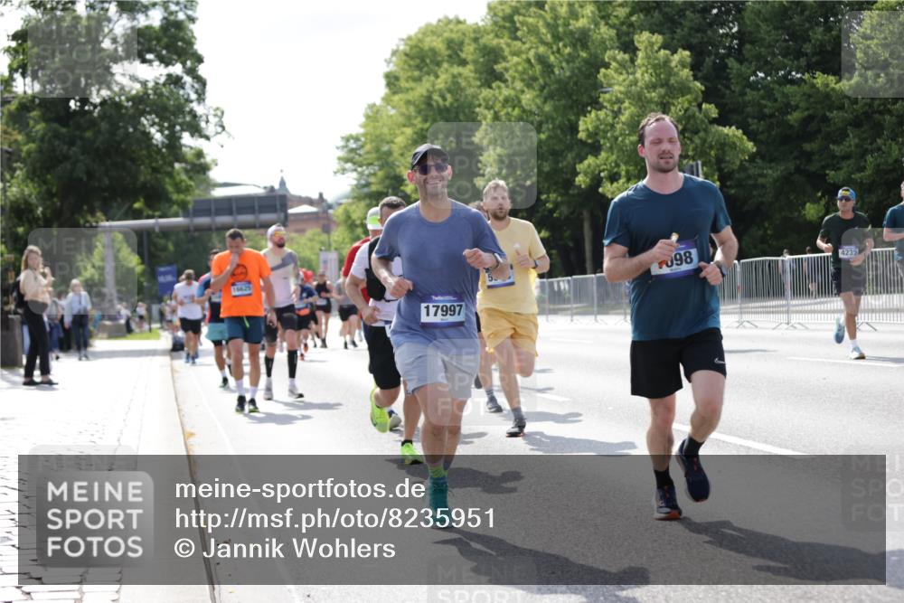 29.06.2025 - hella hamburg halbmarathon Jannik Wohlers http://msf.ph/oto/8235951 29.06.2025 09:53:34 Lombardsbrücke 1098, 1413, 1476, 1902, 2270, 2516, 2823, 4235, 4237, 4949, 5115, 5528, 6198, 6309, 6575, 7167, 7734, 8023, 8269, 8928, 9030, 9043, 9105, 9482, 9619, 10792, 11077, 11936, 12084, 12679, 13223, 13225, 13297, 13554, 14415, 14618, 14619, 14730, 15026, 15365, 15611, 15784, 15851, 15950, 16081, 16136, 16466, 16475, 16549, 16624, 16625, 16677, 17033, 17363, 17376, 17451, 17864, 17997, 18249, 18718, 18790, 18873, 19112 meine-sportfotos.de