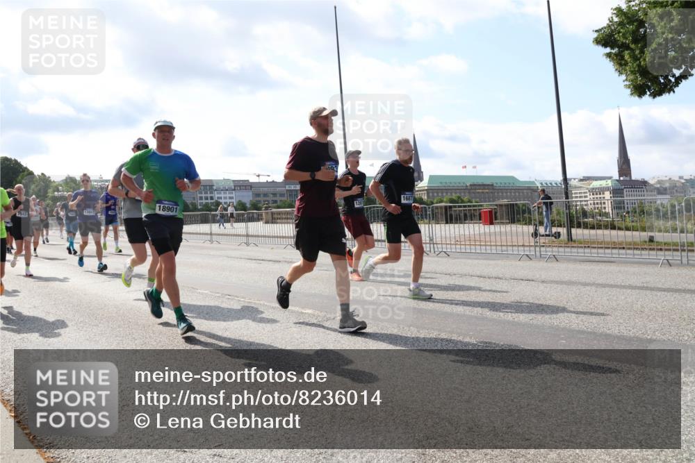 29.06.2025 - hella hamburg halbmarathon Lena Gebhardt http://msf.ph/oto/8236014 29.06.2025 09:56:15 Lombardsbrücke 1061, 1143, 1216, 1257, 1267, 1452, 1499, 1502, 1507, 1592, 1689, 2082, 2083, 2250, 2260, 2504, 2771, 2818, 2864, 2884, 2953, 2996, 3060, 3256, 3296, 3543, 3692, 4033, 4077, 4127, 4346, 4557, 4601, 4833, 5116, 5482, 5600, 5607, 5978, 6115, 6134, 6168, 6511, 6512, 6994, 7056, 7100, 7178, 7224, 7332, 7383, 7583, 7943, 8335, 8514, 8968, 8989, 8996, 9246, 9537, 10596 meine-sportfotos.de