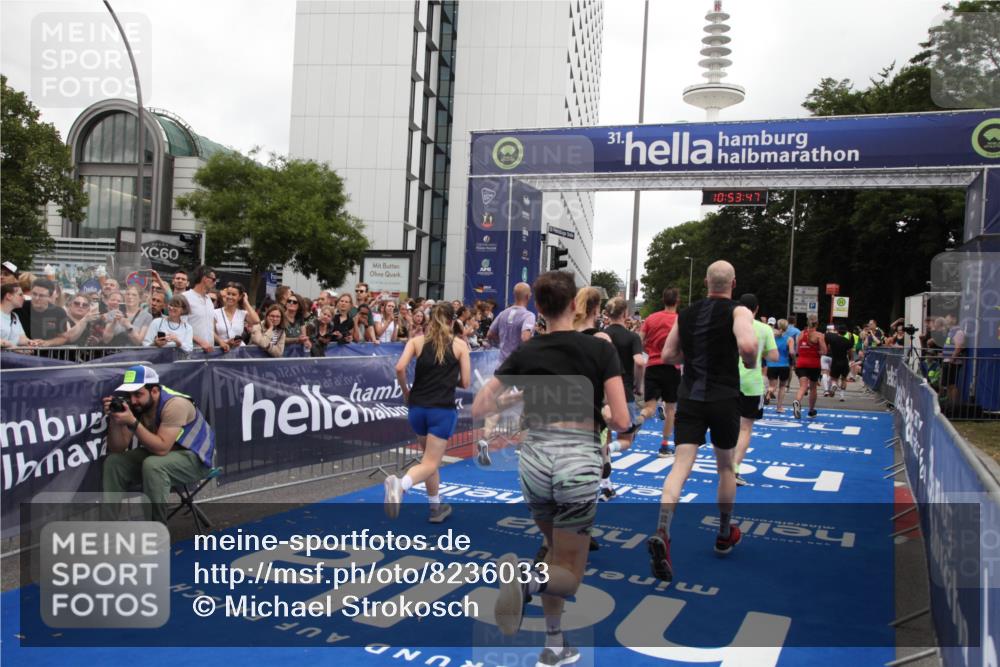 29.06.2025 - hella hamburg halbmarathon Michael Strokosch http://msf.ph/oto/8236033 29.06.2025 10:53:45 Ziel 1502, 2058, 2082, 2518, 2630, 3819, 5399, 6762, 8335, 10549, 10895, 11588, 11589, 11604, 12632, 13865, 14702, 14818, 15061, 15441, 15856, 16092, 17482, 18143, 18514, 18666, 18715 meine-sportfotos.de