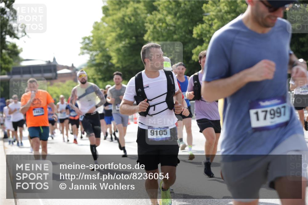 29.06.2025 - hella hamburg halbmarathon Jannik Wohlers http://msf.ph/oto/8236054 29.06.2025 09:53:35 Lombardsbrücke 1098, 1119, 1413, 1424, 1476, 1902, 2270, 2516, 2823, 4235, 4237, 4949, 5115, 5528, 6198, 6309, 6575, 7167, 7734, 8023, 8269, 8928, 9030, 9043, 9105, 9482, 9619, 10792, 11077, 11848, 11936, 12084, 12679, 12706, 12724, 13223, 13225, 13297, 13554, 14415, 14541, 14730, 15026, 15365, 15611, 15784, 15950, 16081, 16136, 16466, 16475, 16549, 16624, 16625, 16677, 17033, 17363, 17376, 17451, 17864, 17997, 18249, 18718, 18790, 18873, 19112 meine-sportfotos.de