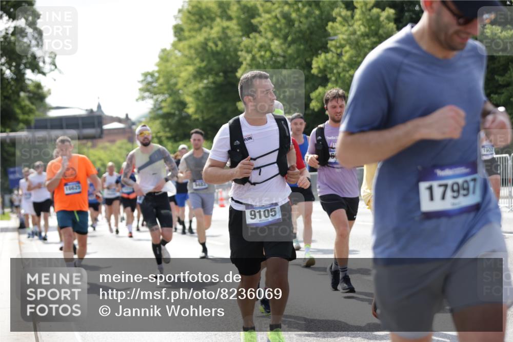 29.06.2025 - hella hamburg halbmarathon Jannik Wohlers http://msf.ph/oto/8236069 29.06.2025 09:53:35 Lombardsbrücke 1098, 1119, 1413, 1424, 1476, 1902, 2270, 2516, 2823, 4235, 4237, 4949, 5115, 5528, 6198, 6309, 6575, 7167, 7734, 8023, 8269, 8928, 9030, 9043, 9105, 9482, 9619, 10792, 11077, 11848, 11936, 12084, 12679, 12706, 12724, 13223, 13225, 13297, 13554, 14415, 14541, 14730, 15026, 15365, 15611, 15784, 15950, 16081, 16136, 16466, 16475, 16549, 16624, 16625, 16677, 17033, 17363, 17376, 17451, 17864, 17997, 18249, 18718, 18790, 18873, 19112 meine-sportfotos.de