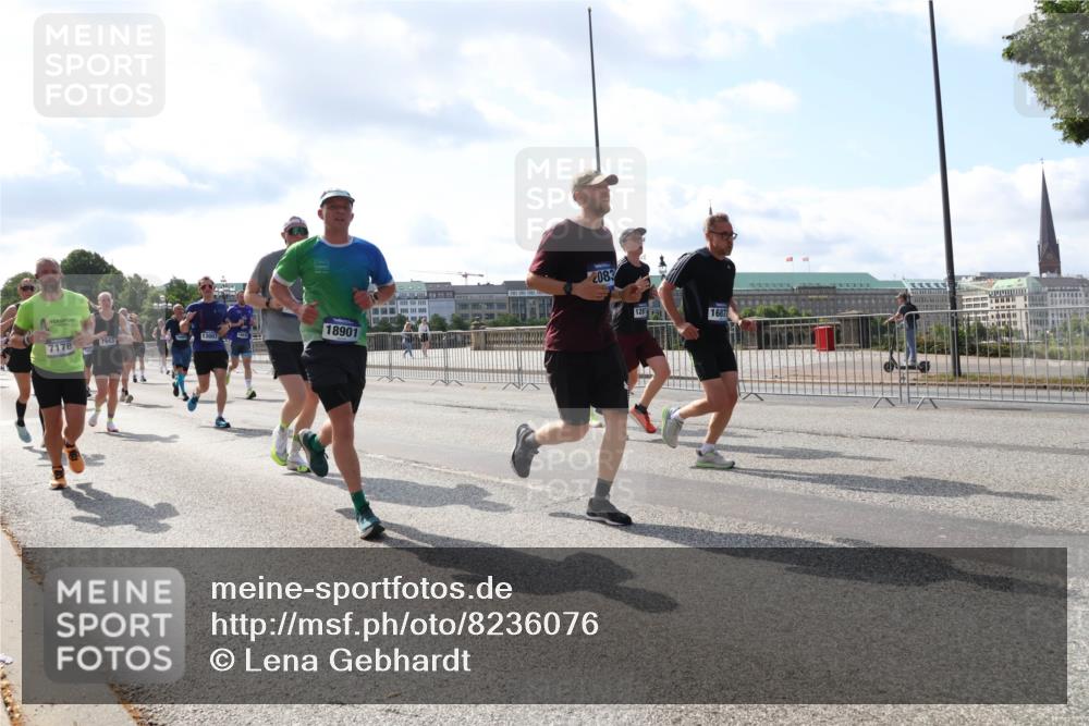 29.06.2025 - hella hamburg halbmarathon Lena Gebhardt http://msf.ph/oto/8236076 29.06.2025 09:56:15 Lombardsbrücke 1061, 1143, 1216, 1257, 1267, 1452, 1499, 1502, 1507, 1592, 1689, 2082, 2083, 2250, 2260, 2504, 2771, 2818, 2864, 2884, 2953, 2996, 3060, 3256, 3296, 3543, 3692, 4033, 4077, 4127, 4346, 4557, 4601, 4833, 5116, 5482, 5600, 5607, 5978, 6115, 6134, 6168, 6511, 6512, 6994, 7056, 7100, 7178, 7224, 7332, 7383, 7583, 7943, 8335, 8514, 8968, 8989, 8996, 9246, 9537, 10596 meine-sportfotos.de
