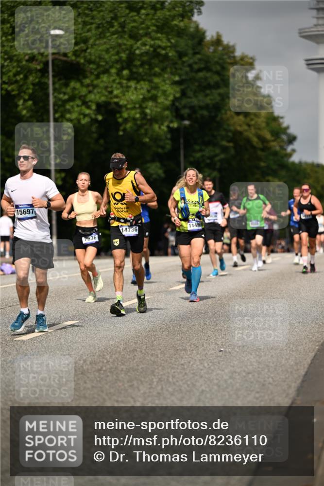 29.06.2025 - hella hamburg halbmarathon Dr. Thomas Lammeyer http://msf.ph/oto/8236110 29.06.2025 10:13:43 Kennedybrücke 1838, 3921, 5511, 7187, 7333, 7636, 8219, 9366, 9434, 9674, 9781, 10036, 10819, 10943, 11067 meine-sportfotos.de