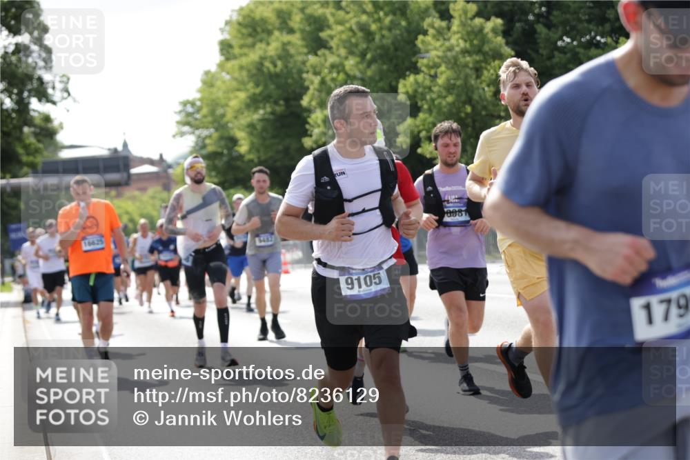 29.06.2025 - hella hamburg halbmarathon Jannik Wohlers http://msf.ph/oto/8236129 29.06.2025 09:53:35 Lombardsbrücke 1098, 1119, 1413, 1424, 1476, 1902, 2270, 2516, 2823, 4235, 4237, 4949, 5115, 5528, 6198, 6309, 6575, 7167, 7734, 8023, 8269, 8928, 9030, 9043, 9105, 9482, 9619, 10792, 11077, 11848, 11936, 12084, 12679, 12706, 12724, 13223, 13225, 13297, 13554, 14415, 14541, 14730, 15026, 15365, 15611, 15784, 15950, 16081, 16136, 16466, 16475, 16549, 16624, 16625, 16677, 17033, 17363, 17376, 17451, 17864, 17997, 18249, 18718, 18790, 18873, 19112 meine-sportfotos.de