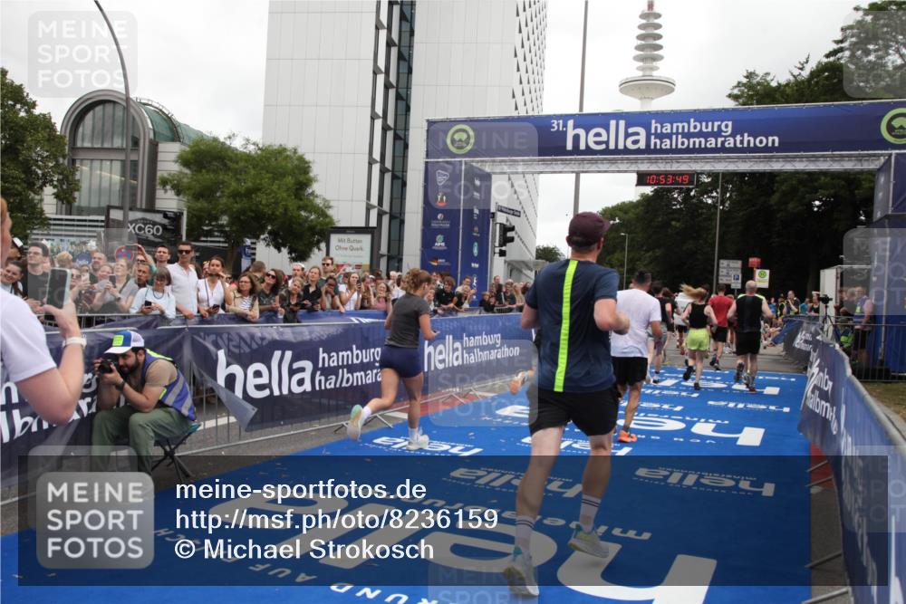 29.06.2025 - hella hamburg halbmarathon Michael Strokosch http://msf.ph/oto/8236159 29.06.2025 10:53:48 Ziel 1422, 2058, 2082, 2518, 5399, 5607, 6877, 7177, 8285, 8335, 10529, 10895, 11588, 11589, 11604, 13865, 14702, 14818, 15061, 15441, 16092, 17482, 17740, 18143, 18249, 18514 meine-sportfotos.de