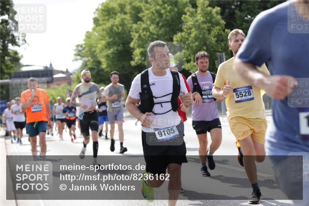 29.06.2025 - hella hamburg halbmarathon Jannik Wohlers http://msf.ph/oto/8236162 29.06.2025 09:53:35 Lombardsbrücke 1098, 1119, 1413, 1424, 1476, 1902, 2270, 2516, 2823, 4235, 4237, 4949, 5115, 5528, 6198, 6309, 6575, 7167, 7734, 8023, 8269, 8928, 9030, 9043, 9105, 9482, 9619, 10792, 11077, 11848, 11936, 12084, 12679, 12706, 12724, 13223, 13225, 13297, 13554, 14415, 14541, 14730, 15026, 15365, 15611, 15784, 15950, 16081, 16136, 16466, 16475, 16549, 16624, 16625, 16677, 17033, 17363, 17376, 17451, 17864, 17997, 18249, 18718, 18790, 18873, 19112 meine-sportfotos.de