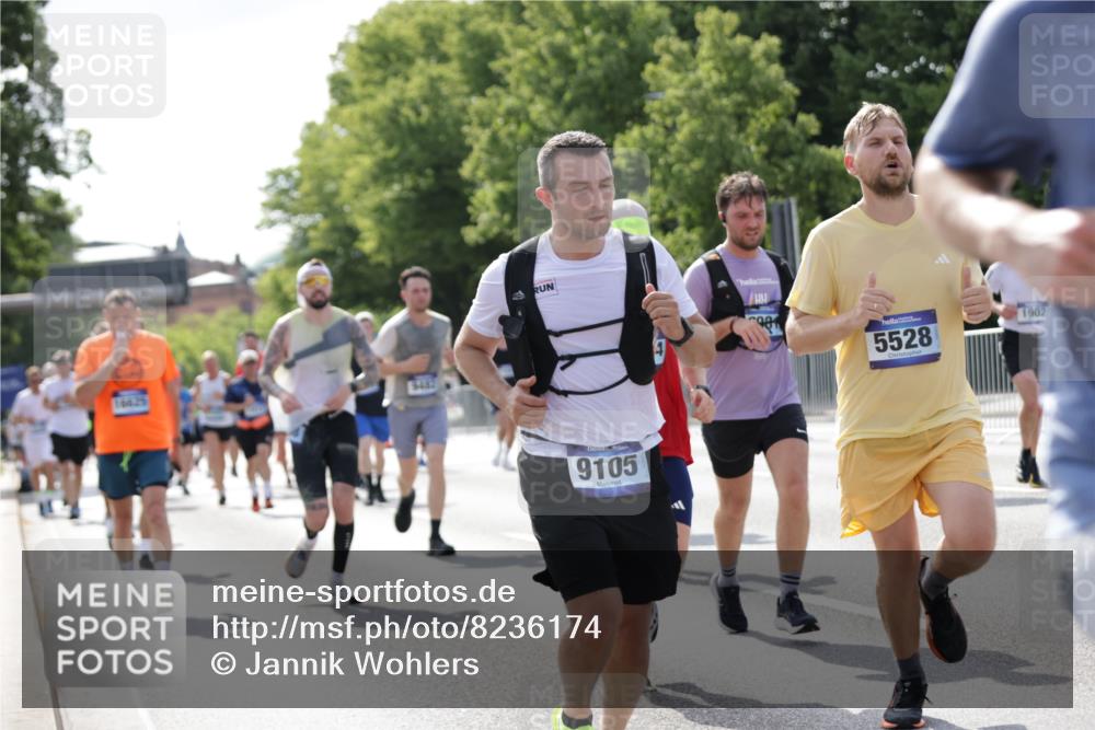 29.06.2025 - hella hamburg halbmarathon Jannik Wohlers http://msf.ph/oto/8236174 29.06.2025 09:53:35 Lombardsbrücke 1098, 1119, 1413, 1424, 1476, 1902, 2270, 2516, 2823, 4235, 4237, 4949, 5115, 5528, 6198, 6309, 6575, 7167, 7734, 8023, 8269, 8928, 9030, 9043, 9105, 9482, 9619, 10792, 11077, 11848, 11936, 12084, 12679, 12706, 12724, 13223, 13225, 13297, 13554, 14415, 14541, 14730, 15026, 15365, 15611, 15784, 15950, 16081, 16136, 16466, 16475, 16549, 16624, 16625, 16677, 17033, 17363, 17376, 17451, 17864, 17997, 18249, 18718, 18790, 18873, 19112 meine-sportfotos.de