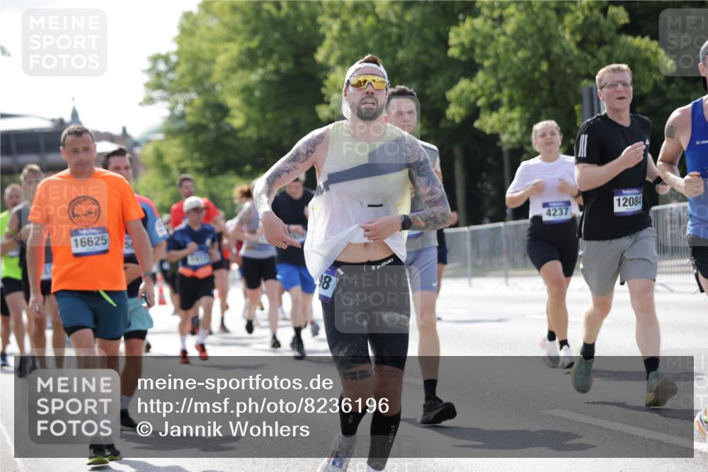 29.06.2025 - hella hamburg halbmarathon Jannik Wohlers http://msf.ph/oto/8236196 29.06.2025 09:53:37 Lombardsbrücke 1098, 1119, 1413, 1424, 1476, 1892, 1902, 2270, 2823, 3785, 4183, 4185, 4235, 4237, 4949, 5528, 6198, 6309, 6831, 7167, 7734, 8023, 8269, 8928, 9043, 9105, 9463, 9482, 9619, 10529, 10792, 11773, 11848, 11936, 12084, 12159, 12203, 12679, 12706, 12724, 13223, 13297, 13554, 14415, 14541, 14730, 15026, 15365, 15611, 15784, 15950, 16081, 16136, 16314, 16466, 16475, 16624, 16625, 16893, 17033, 17363, 17451, 17864, 17997, 18249, 18499, 18790, 19112 meine-sportfotos.de