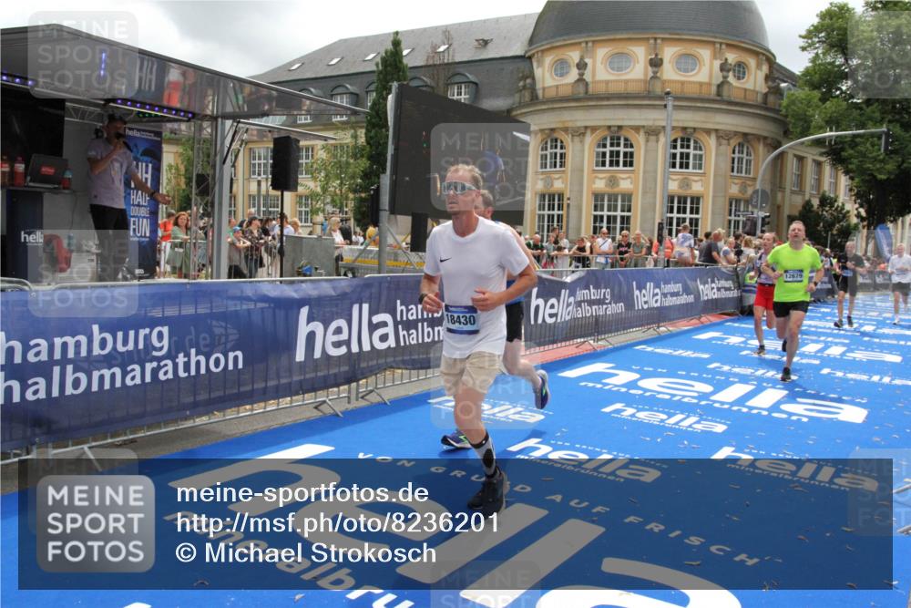 29.06.2025 - hella hamburg halbmarathon Michael Strokosch http://msf.ph/oto/8236201 29.06.2025 10:47:49 Ziel 2340, 2708, 5915, 8564, 10988, 11283, 11961, 12679, 13948, 14383, 15478, 16205, 17229, 18356, 18430 meine-sportfotos.de