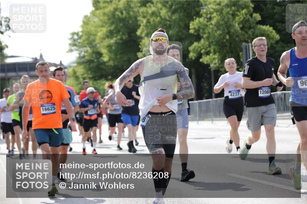 29.06.2025 - hella hamburg halbmarathon Jannik Wohlers http://msf.ph/oto/8236208 29.06.2025 09:53:37 Lombardsbrücke 1098, 1119, 1413, 1424, 1476, 1892, 1902, 2270, 2823, 3785, 4183, 4185, 4235, 4237, 4949, 5528, 6198, 6309, 6831, 7167, 7734, 8023, 8269, 8928, 9043, 9105, 9463, 9482, 9619, 10529, 10792, 11773, 11848, 11936, 12084, 12159, 12203, 12679, 12706, 12724, 13223, 13297, 13554, 14415, 14541, 14730, 15026, 15365, 15611, 15784, 15950, 16081, 16136, 16314, 16466, 16475, 16624, 16625, 16893, 17033, 17363, 17451, 17864, 17997, 18249, 18499, 18790, 19112 meine-sportfotos.de