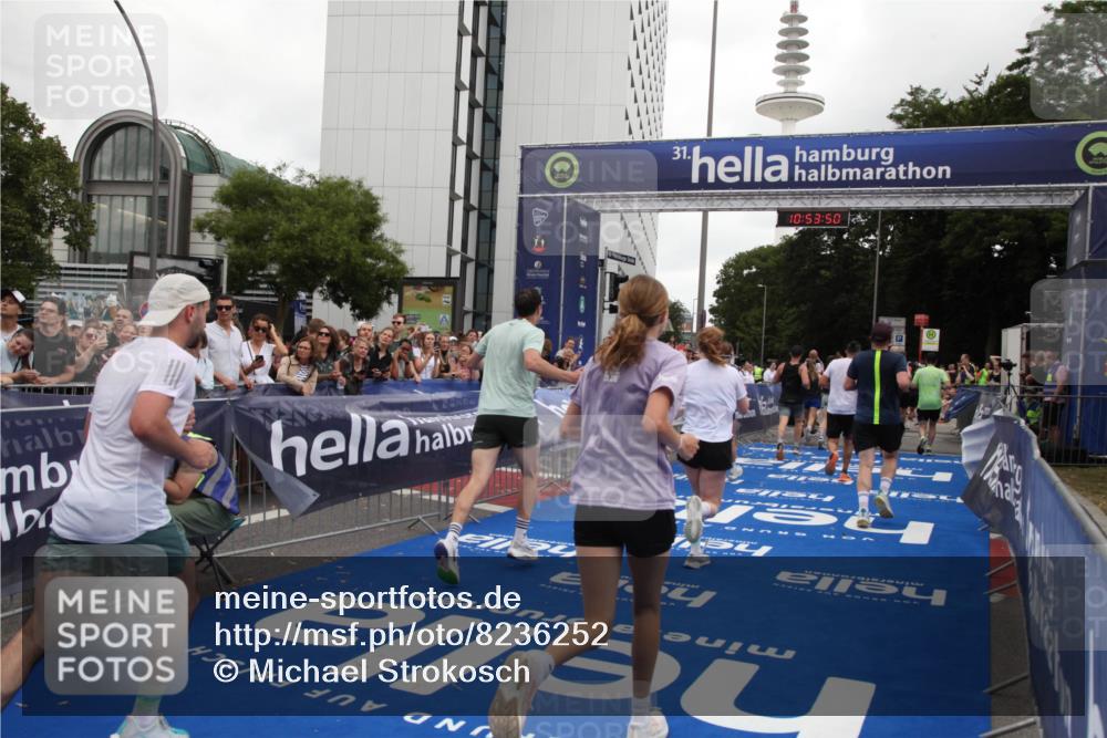 29.06.2025 - hella hamburg halbmarathon Michael Strokosch http://msf.ph/oto/8236252 29.06.2025 10:53:49 Ziel 1422, 2058, 2082, 2518, 5399, 5607, 6260, 6877, 7177, 8285, 8335, 9922, 10529, 10895, 11588, 11589, 11604, 14702, 14818, 15441, 15502, 16092, 17482, 17740, 18143, 18249, 18487, 18514, 18759 meine-sportfotos.de