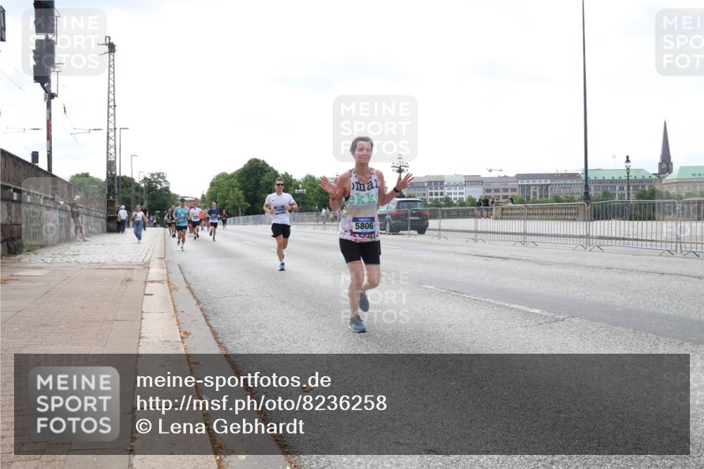 29.06.2025 - hella hamburg halbmarathon Lena Gebhardt http://msf.ph/oto/8236258 29.06.2025 10:09:31 Lombardsbrücke 1147, 1188, 1456, 1483, 1513, 1823, 1838, 2978, 4859, 5806, 5885, 6674, 7187, 8090, 8685, 9297, 9306, 9718, 9988, 10194, 10819, 11067, 11496, 12156, 12255, 12509, 12862, 13210, 13660, 13739, 14736, 15697, 16688, 16918, 17347, 17630, 18076, 18440, 18726, 18727, 19166, 19242 meine-sportfotos.de