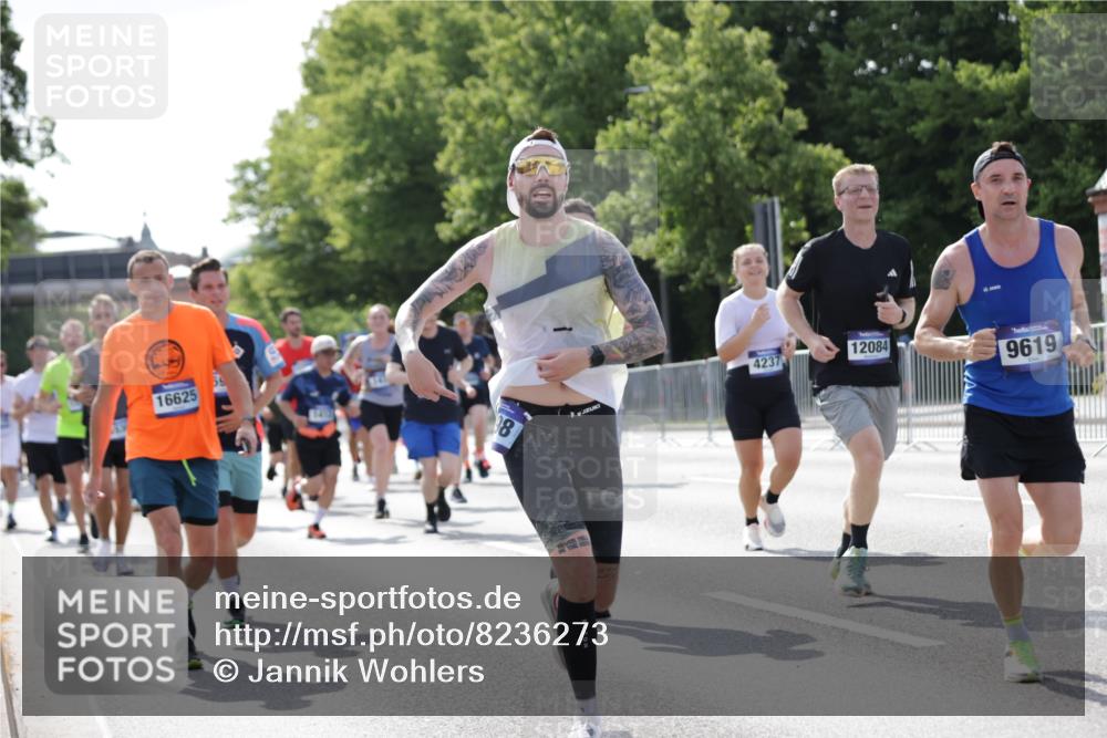 29.06.2025 - hella hamburg halbmarathon Jannik Wohlers http://msf.ph/oto/8236273 29.06.2025 09:53:37 Lombardsbrücke 1098, 1119, 1413, 1424, 1476, 1892, 1902, 2270, 2823, 3785, 4183, 4185, 4235, 4237, 4949, 5528, 6198, 6309, 6831, 7167, 7734, 8023, 8269, 8928, 9043, 9105, 9463, 9482, 9619, 10529, 10792, 11773, 11848, 11936, 12084, 12159, 12203, 12679, 12706, 12724, 13223, 13297, 13554, 14415, 14541, 14730, 15026, 15365, 15611, 15784, 15950, 16081, 16136, 16314, 16466, 16475, 16624, 16625, 16893, 17033, 17363, 17451, 17864, 17997, 18249, 18499, 18790, 19112 meine-sportfotos.de