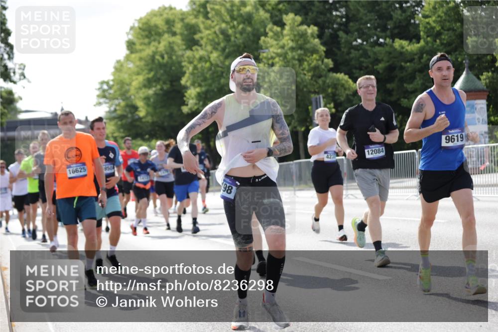 29.06.2025 - hella hamburg halbmarathon Jannik Wohlers http://msf.ph/oto/8236298 29.06.2025 09:53:37 Lombardsbrücke 1098, 1119, 1413, 1424, 1476, 1892, 1902, 2270, 2823, 3785, 4183, 4185, 4235, 4237, 4949, 5528, 6198, 6309, 6831, 7167, 7734, 8023, 8269, 8928, 9043, 9105, 9463, 9482, 9619, 10529, 10792, 11773, 11848, 11936, 12084, 12159, 12203, 12679, 12706, 12724, 13223, 13297, 13554, 14415, 14541, 14730, 15026, 15365, 15611, 15784, 15950, 16081, 16136, 16314, 16466, 16475, 16624, 16625, 16893, 17033, 17363, 17451, 17864, 17997, 18249, 18499, 18790, 19112 meine-sportfotos.de