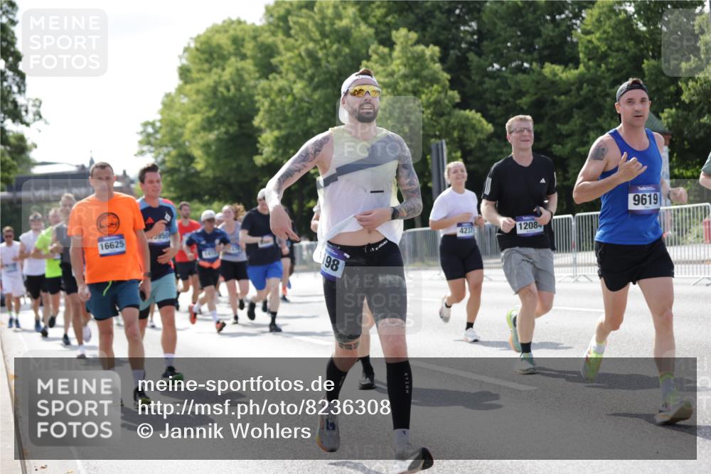 29.06.2025 - hella hamburg halbmarathon Jannik Wohlers http://msf.ph/oto/8236308 29.06.2025 09:53:37 Lombardsbrücke 1098, 1119, 1413, 1424, 1476, 1892, 1902, 2270, 2823, 3785, 4183, 4185, 4235, 4237, 4949, 5528, 6198, 6309, 6831, 7167, 7734, 8023, 8269, 8928, 9043, 9105, 9463, 9482, 9619, 10529, 10792, 11773, 11848, 11936, 12084, 12159, 12203, 12679, 12706, 12724, 13223, 13297, 13554, 14415, 14541, 14730, 15026, 15365, 15611, 15784, 15950, 16081, 16136, 16314, 16466, 16475, 16624, 16625, 16893, 17033, 17363, 17451, 17864, 17997, 18249, 18499, 18790, 19112 meine-sportfotos.de